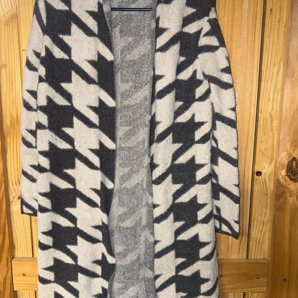Philosophy Black and Cream Houndstooth Cardigan
